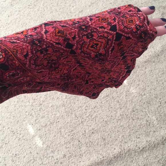 NWOT Cold shoulder boho dress - Picture 6 of 8